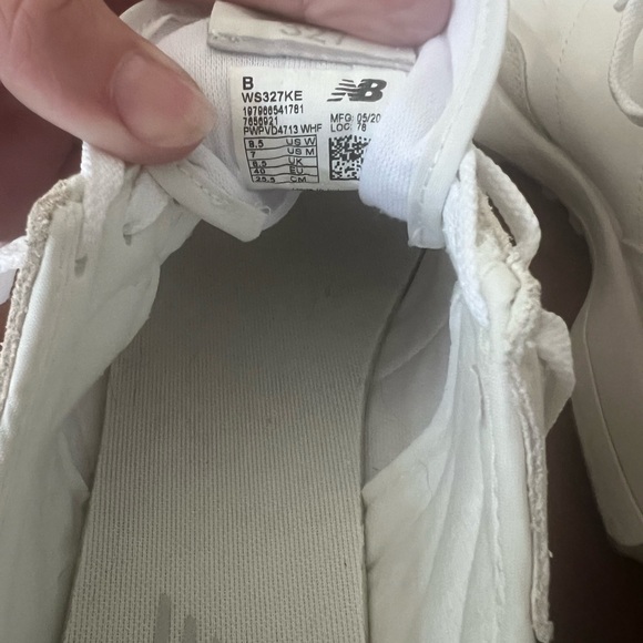 New Balance 327 - Picture 3 of 4